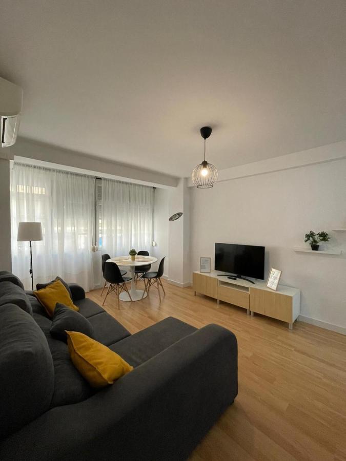 Holidays2Malaga 2 Bedroom Armengual De La Mota Close Shopping Center Extérieur photo