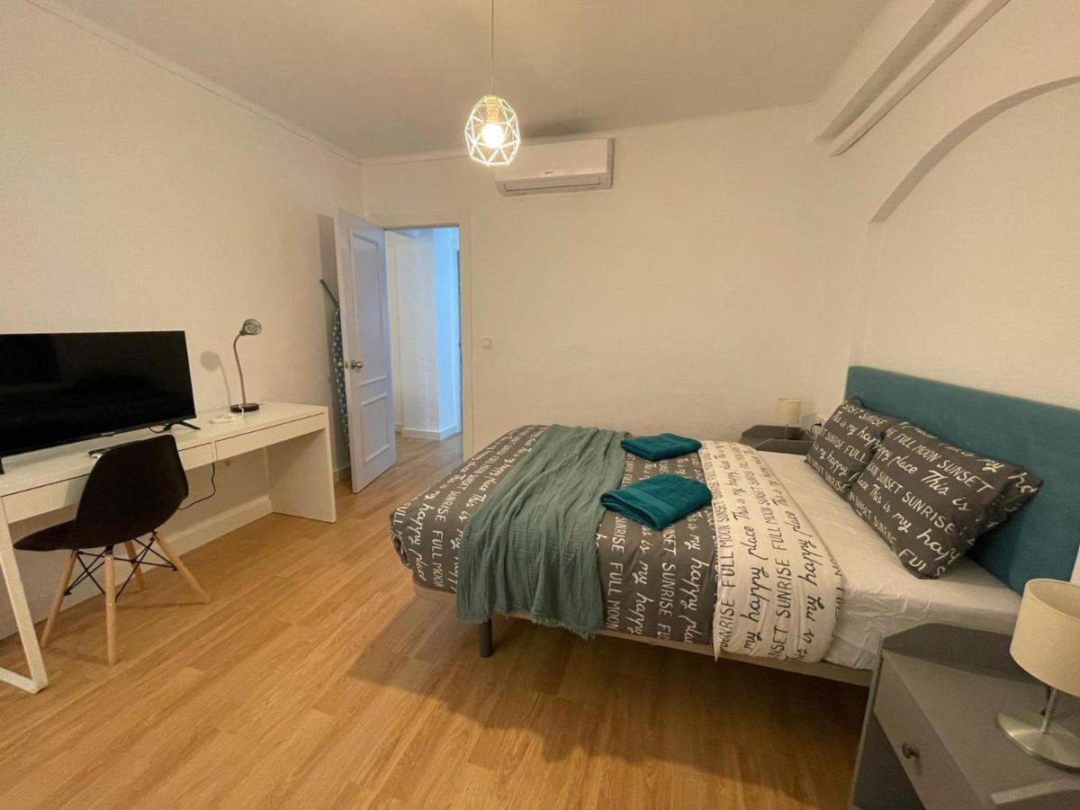 Holidays2Malaga 2 Bedroom Armengual De La Mota Close Shopping Center Extérieur photo