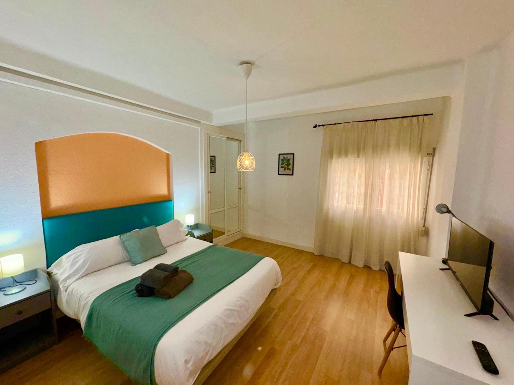 Holidays2Malaga 2 Bedroom Armengual De La Mota Close Shopping Center Extérieur photo